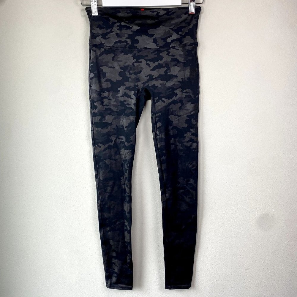 Spanx Look At Me Now Black Camo Leggings M